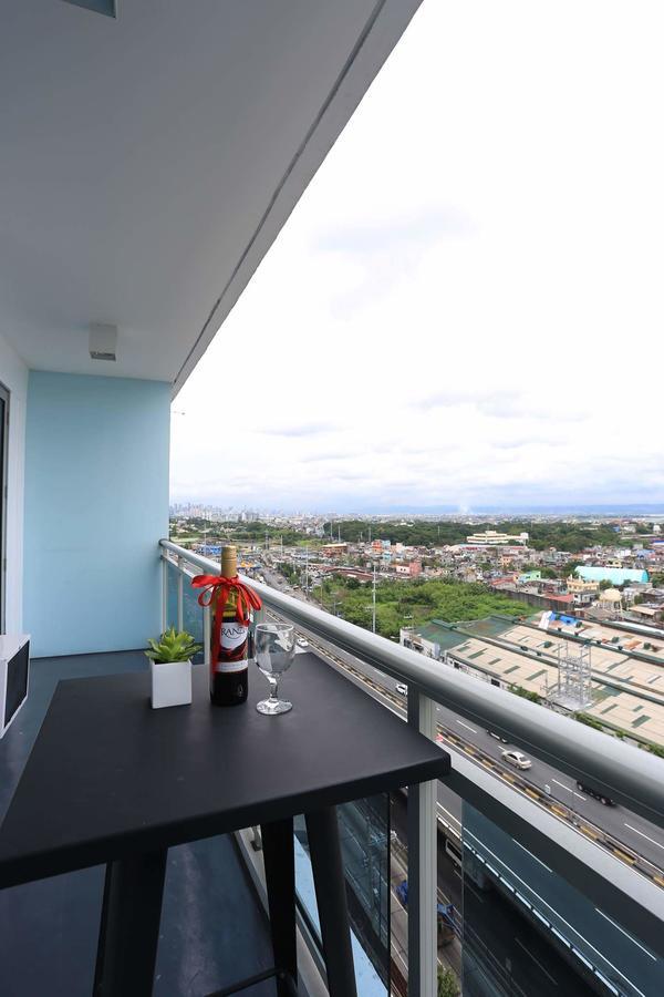 Maui Condotel Azure Residence Manila Exterior photo